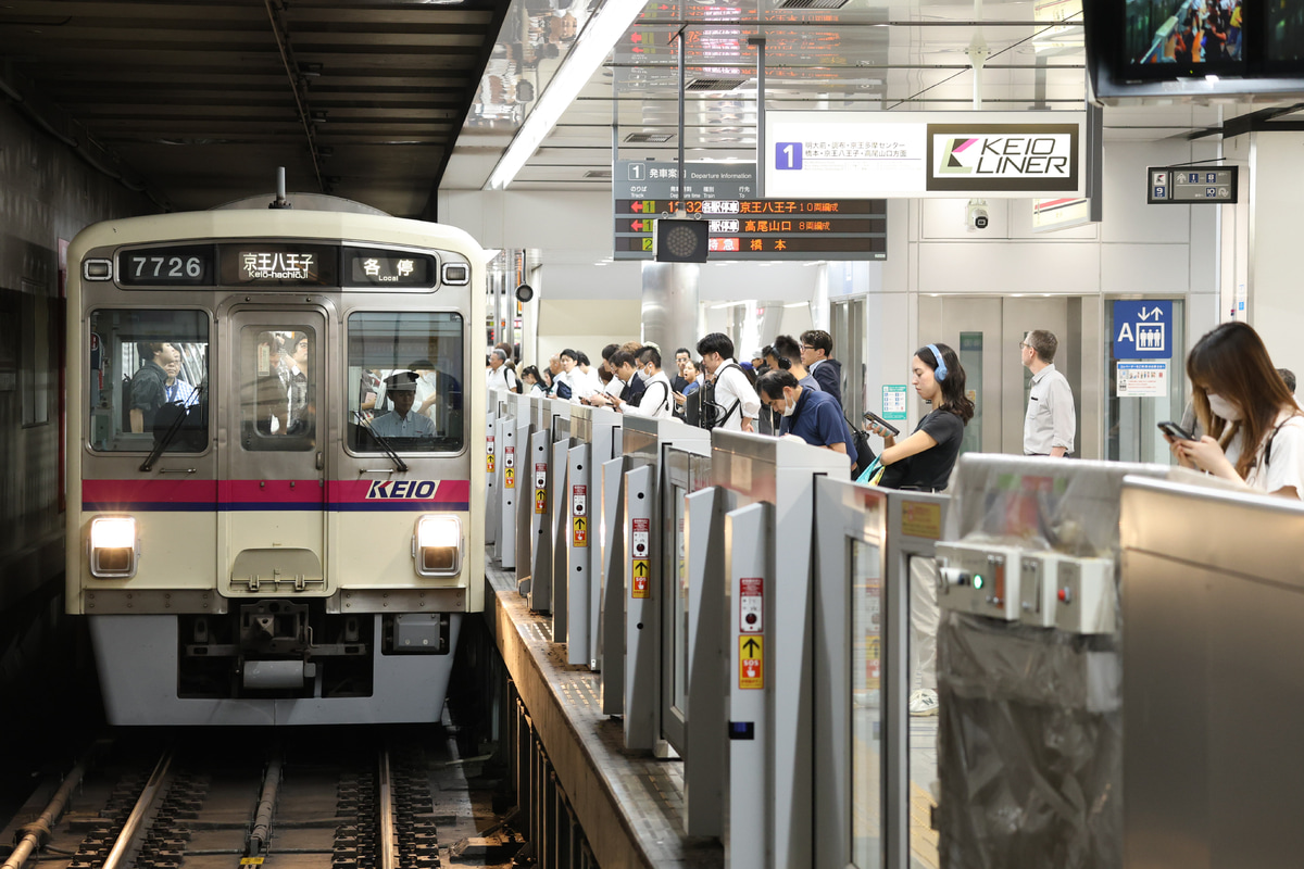 京王電鉄  7000系 7726F