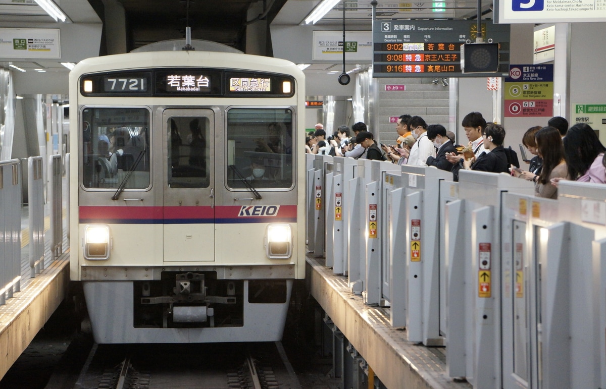 京王電鉄  7000系 7721f