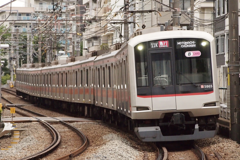 東急5050系5165F<br class="br-sp" />(5165編成)の写真