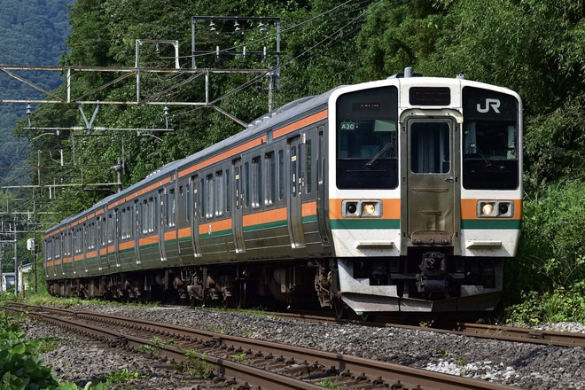 211系A30編成を上牧～後閑間で撮影した写真