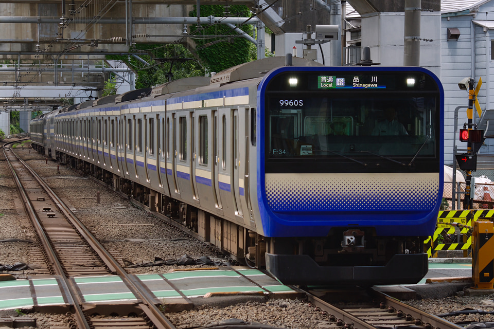 JR東E235系クラF-34編成<br class="br-sp" />(F-34編成)(クラF-34)の写真