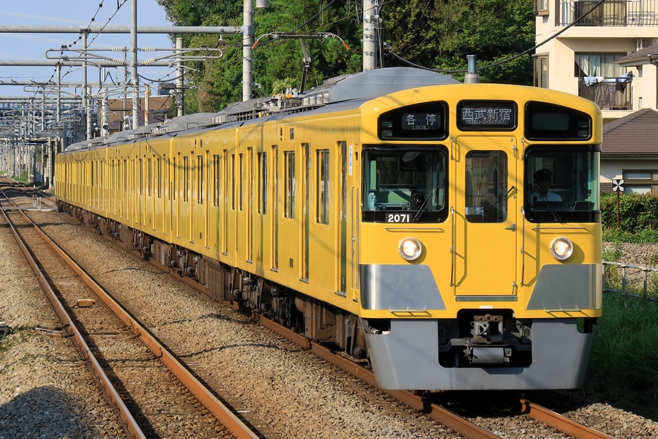 西武2000系2071F<br class="br-sp" />(2071編成)の写真