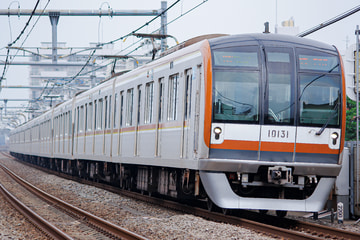 東京メトロ10000系10131Fを中村橋駅で撮影した画像
