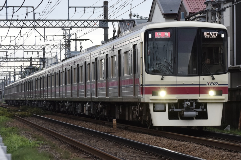 京王8000系8704F<br class="br-sp" />(8704編成)の写真