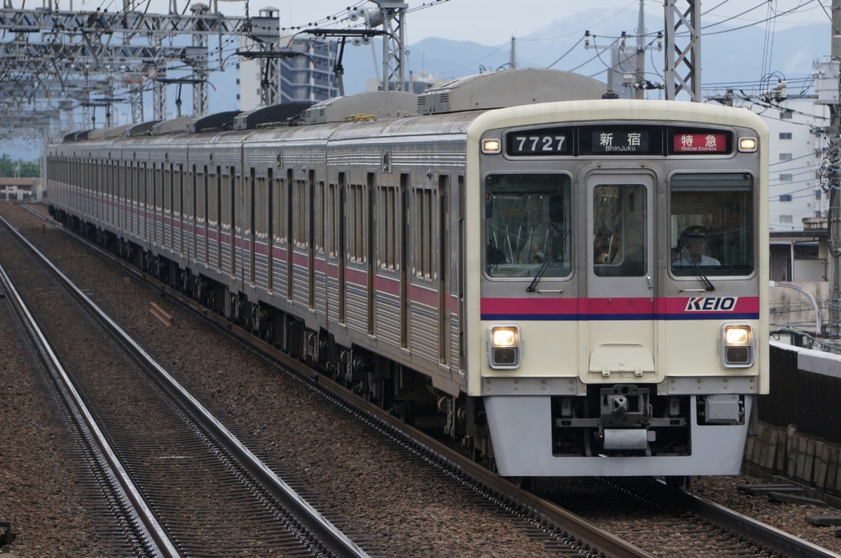 京王電鉄  7000系 7727f