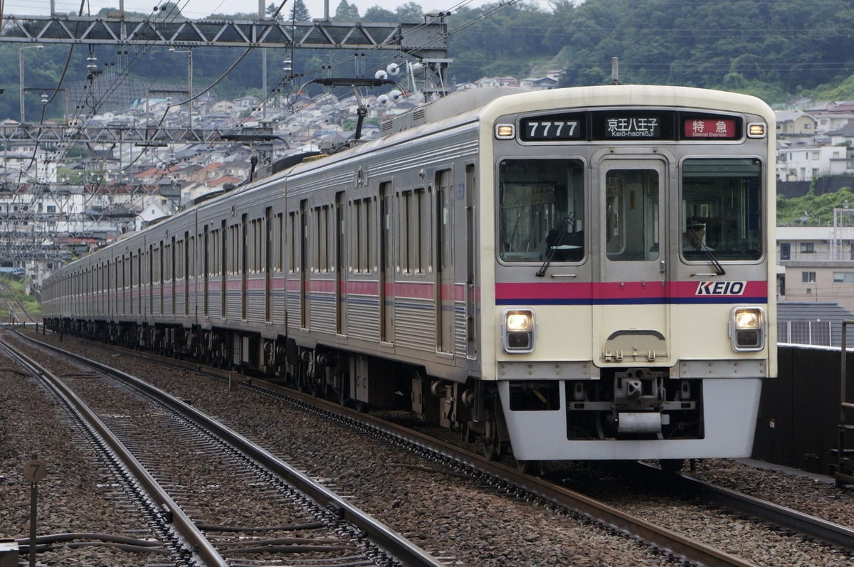 京王電鉄  7000系 7727f