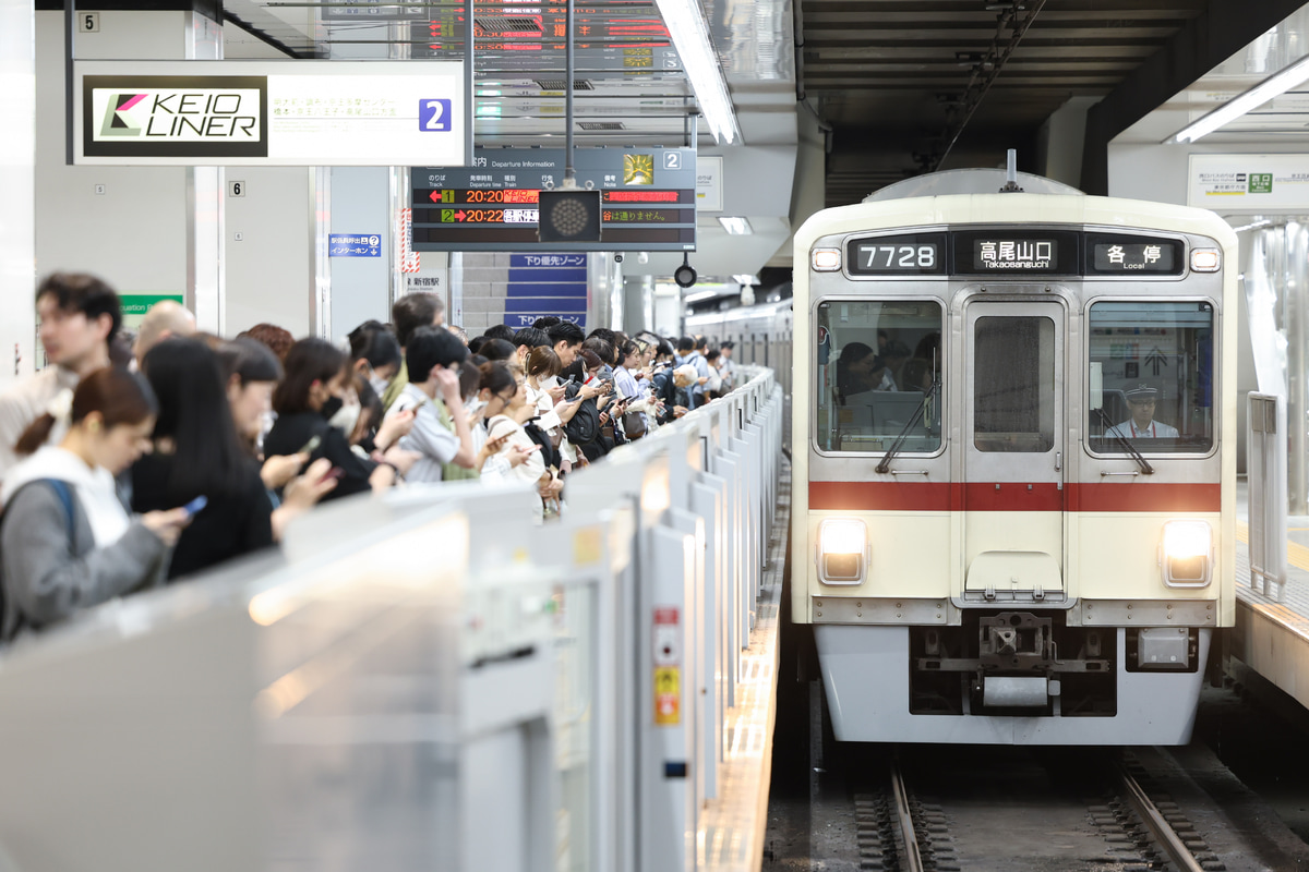 京王電鉄  7000系 7728F