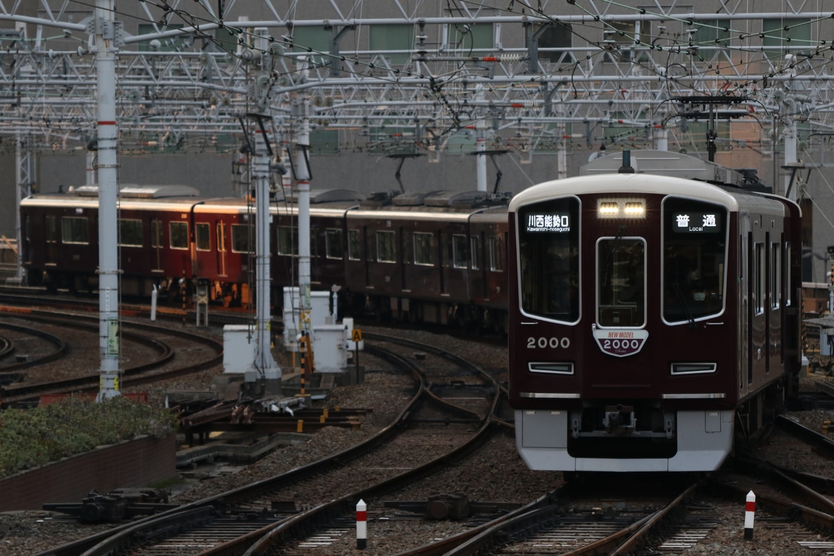 阪急電鉄 平井車庫 2000系 2000F