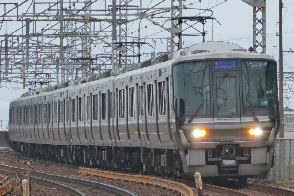 JR西223系V1編成<br class="br-sp" />(ホシV1編成)の写真