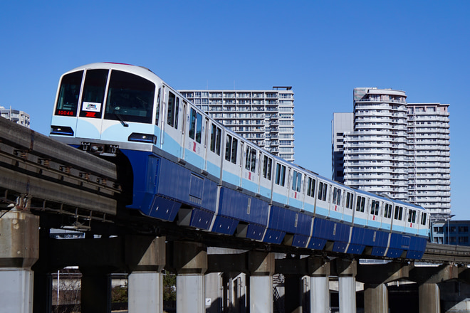 昭和島車両区10000形10041Fを天王洲アイル～大井競馬場前間で撮影した写真