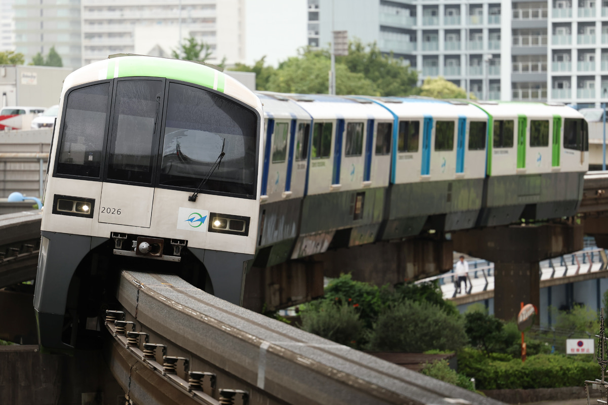 東京モノレール 昭和島車両区 2000形 2021F