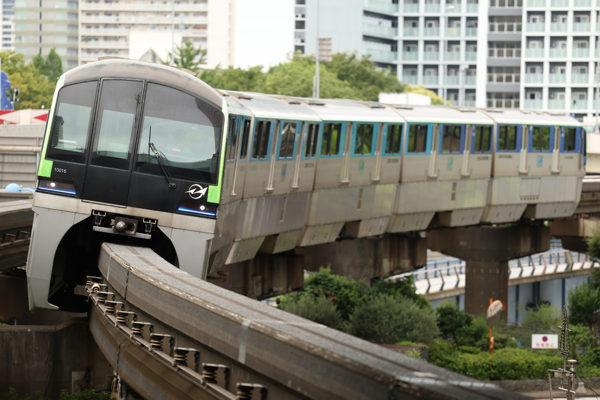 東京モノレール 昭和島車両区 10000形 10011F