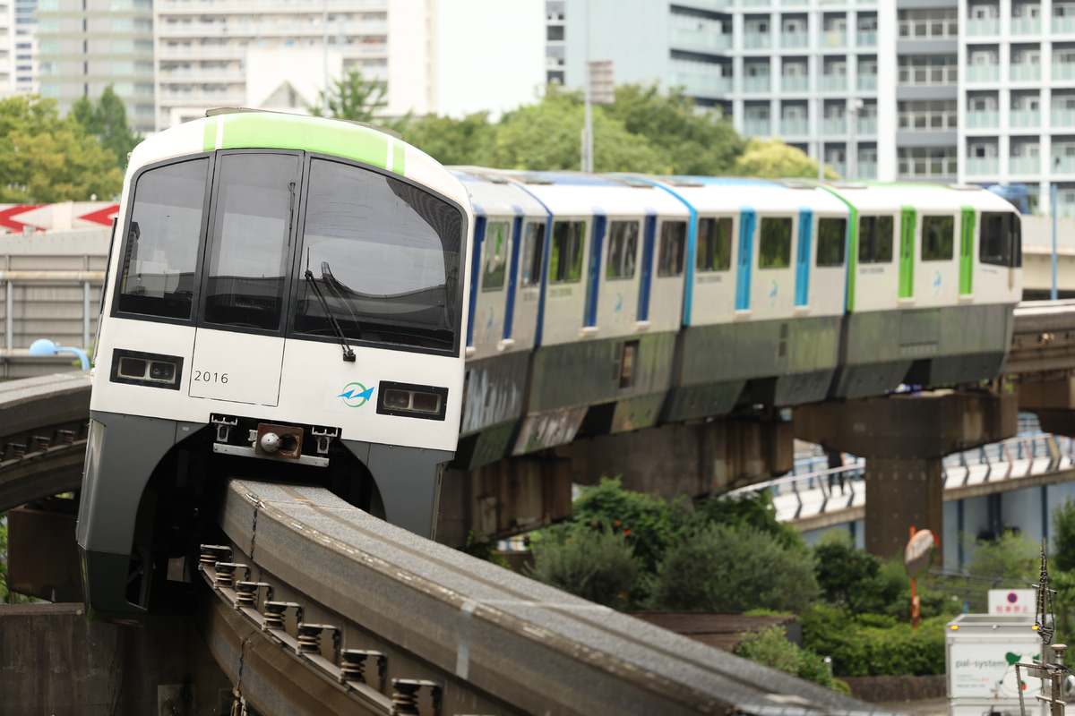 東京モノレール 昭和島車両区 2000形 2011F