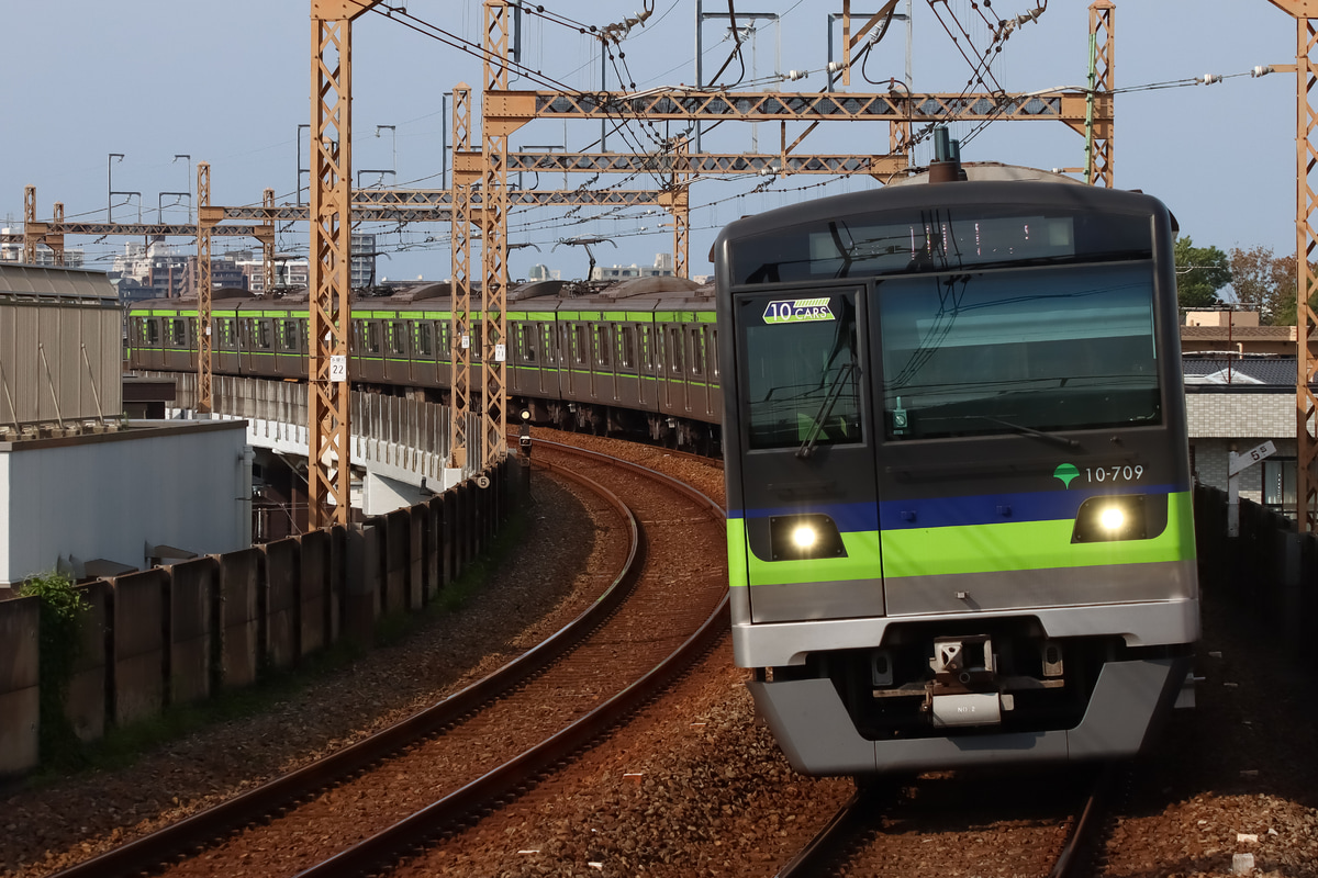 東京都交通局 大島車両検修場 10-300形 10-700f