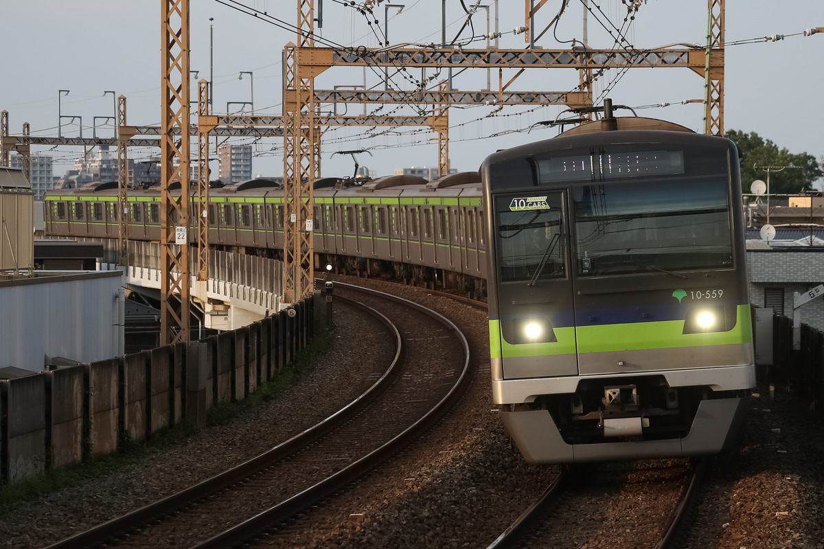 東京都交通局 大島車両検修場 10-300形 10-550f