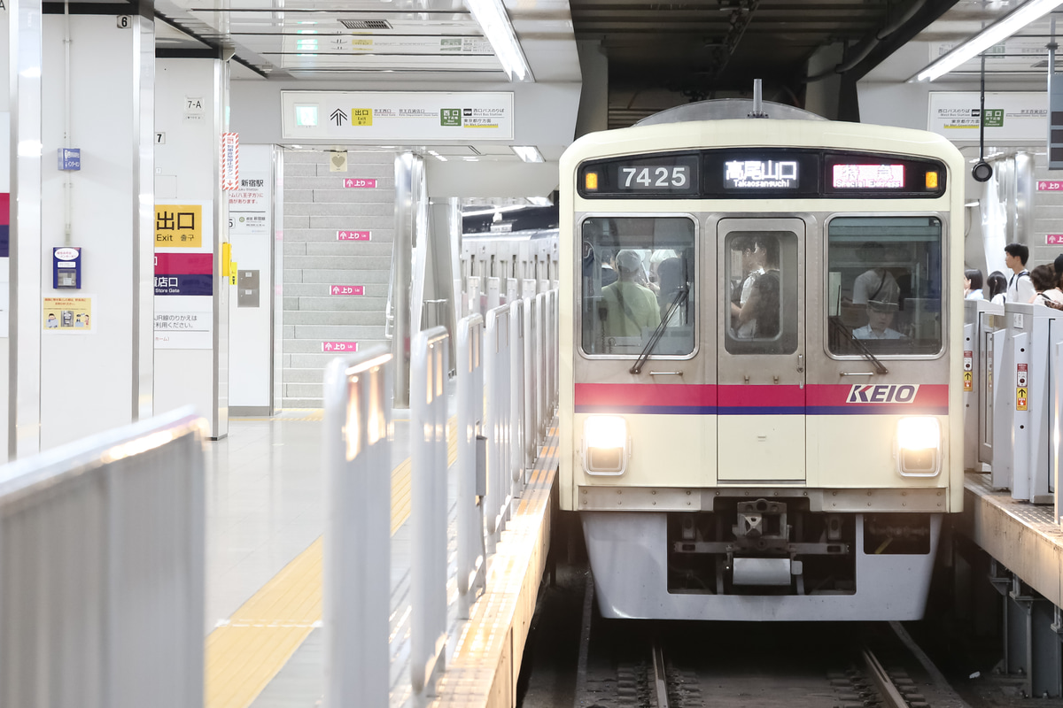 京王電鉄 若葉台検車区 7000系 7425f