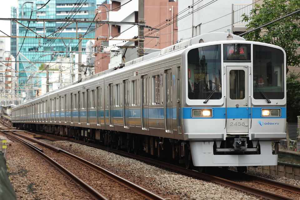 小田急2000形2058×8<br class="br-sp" />(2058F)(2058編成)の写真