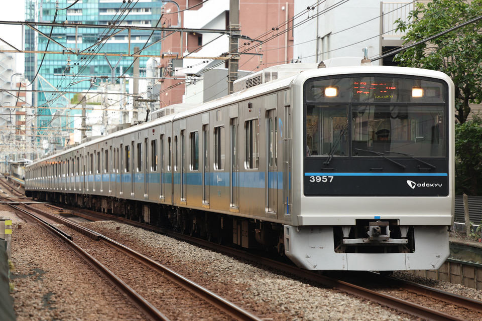 小田急3000形3657×8<br class="br-sp" />(3657F)(3657編成)の写真