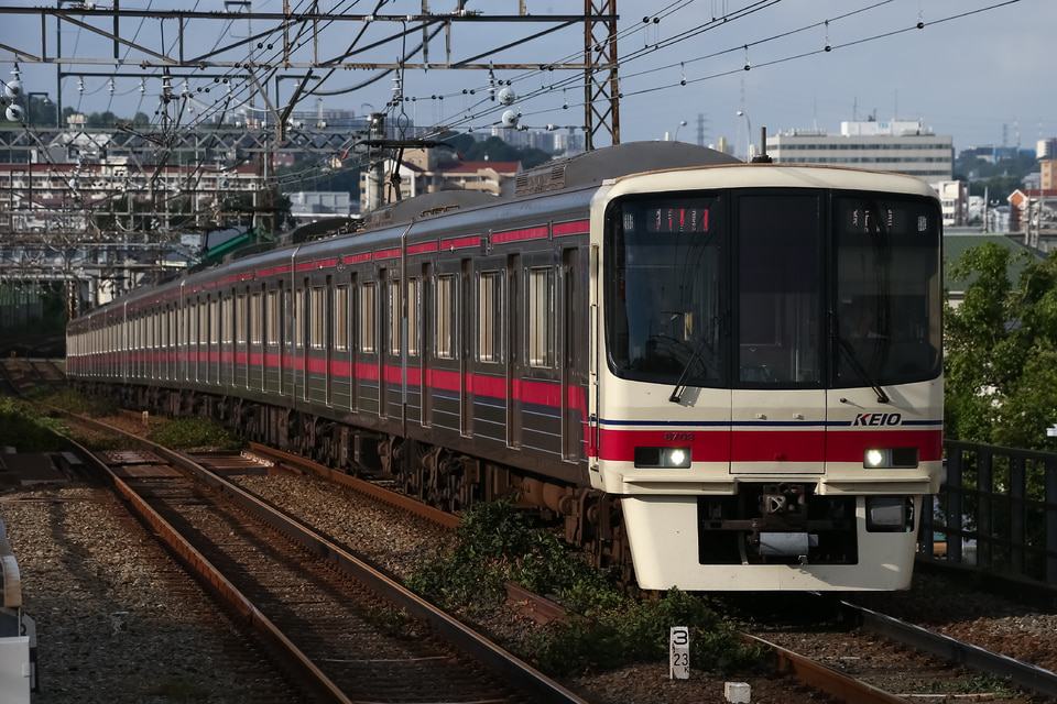 京王8000系8703F<br class="br-sp" />(8703編成)の写真