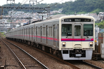 京王電鉄7000系7726fを長沼駅で撮影した画像