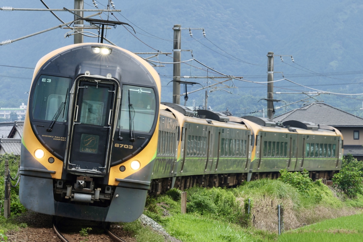 JR四国 松山運転所 8600系 E3編成