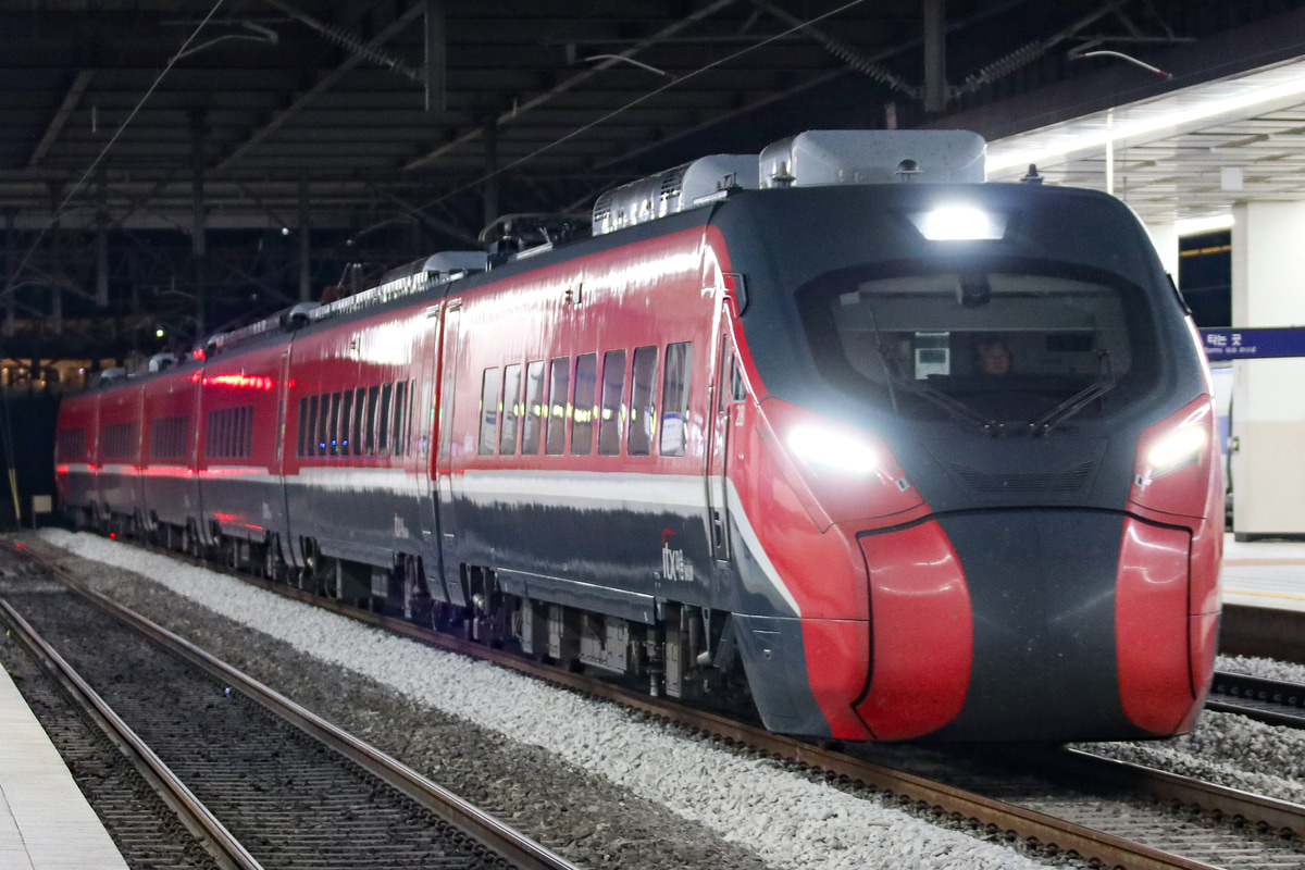 韓国鉄道公社  220000系 