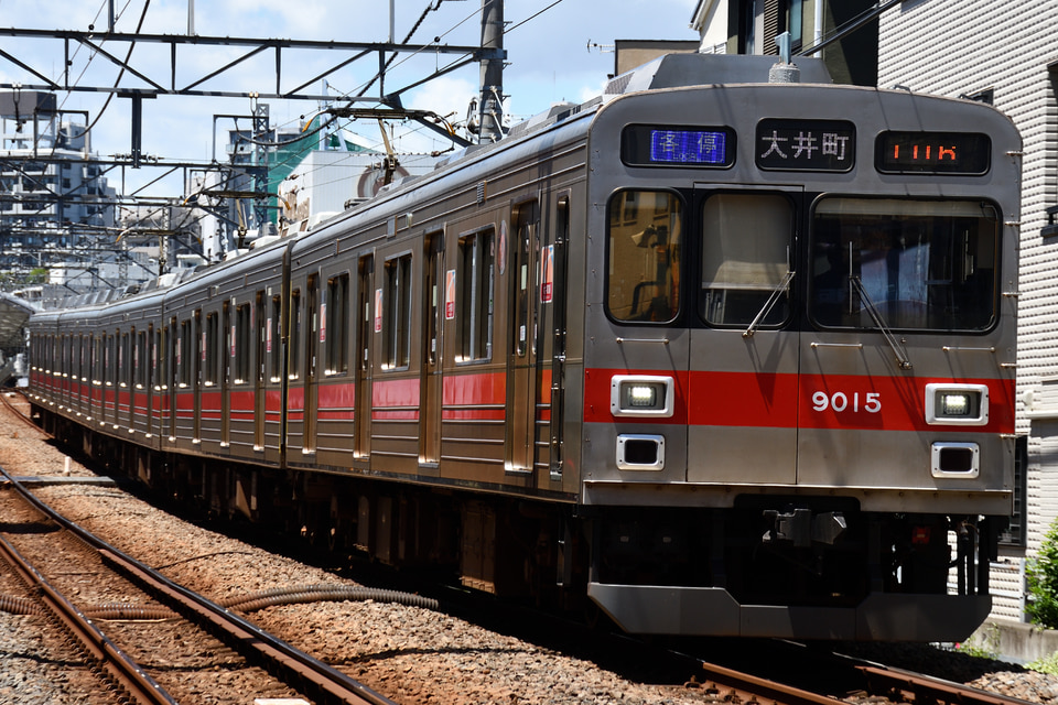 東急9000系9015F<br class="br-sp" />(9015編成)の写真