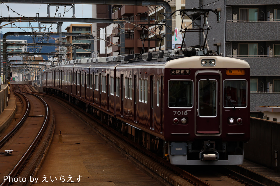 阪急7000系7018×8R<br class="br-sp" />(7018F)(7018編成)の写真