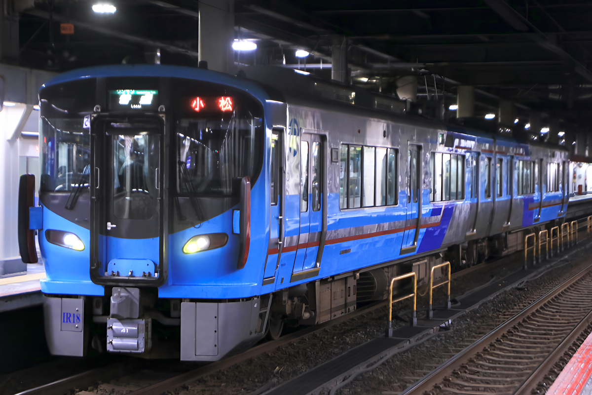 IRいしかわ鉄道  521系 IR18編成