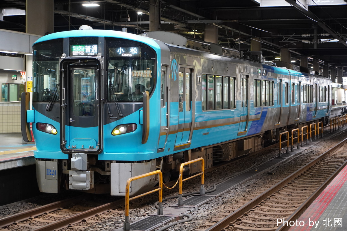 IRいしかわ鉄道 金沢総合車両所運用検修センター 521系 IR24編成