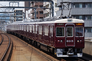 阪急電鉄6000系6015×8Rを岡町駅で撮影した画像