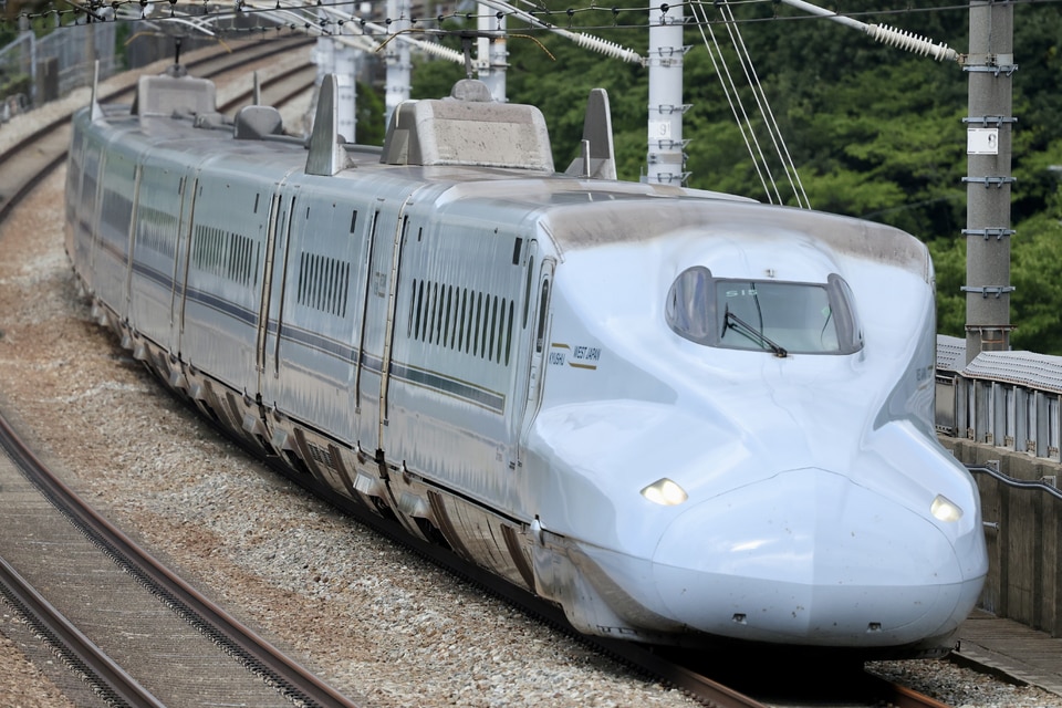 JR西227系S15編成<br class="br-sp" />(ヒロS15編成)の写真