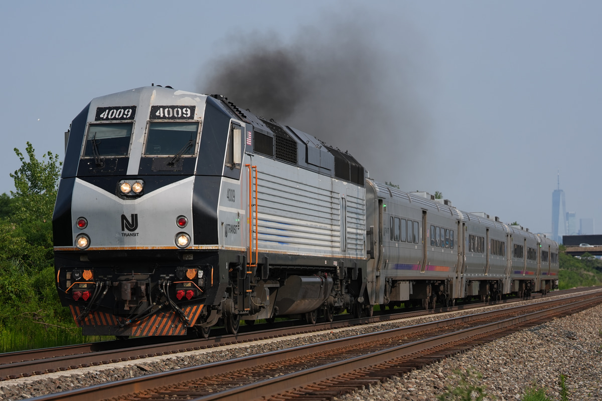 NJ TRANSIT  PL42AC 4009