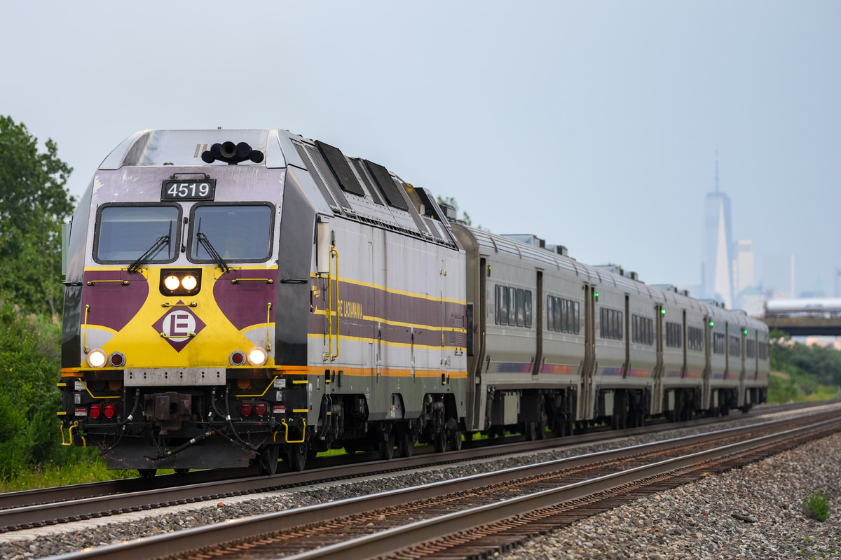 NJ TRANSIT  ALP-45DP 4519