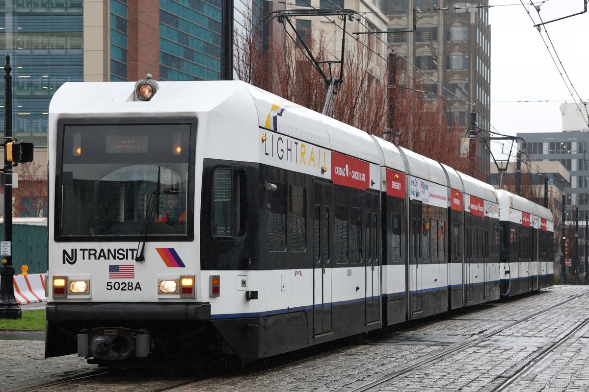 NJ TRANSIT  2000 series 5028
