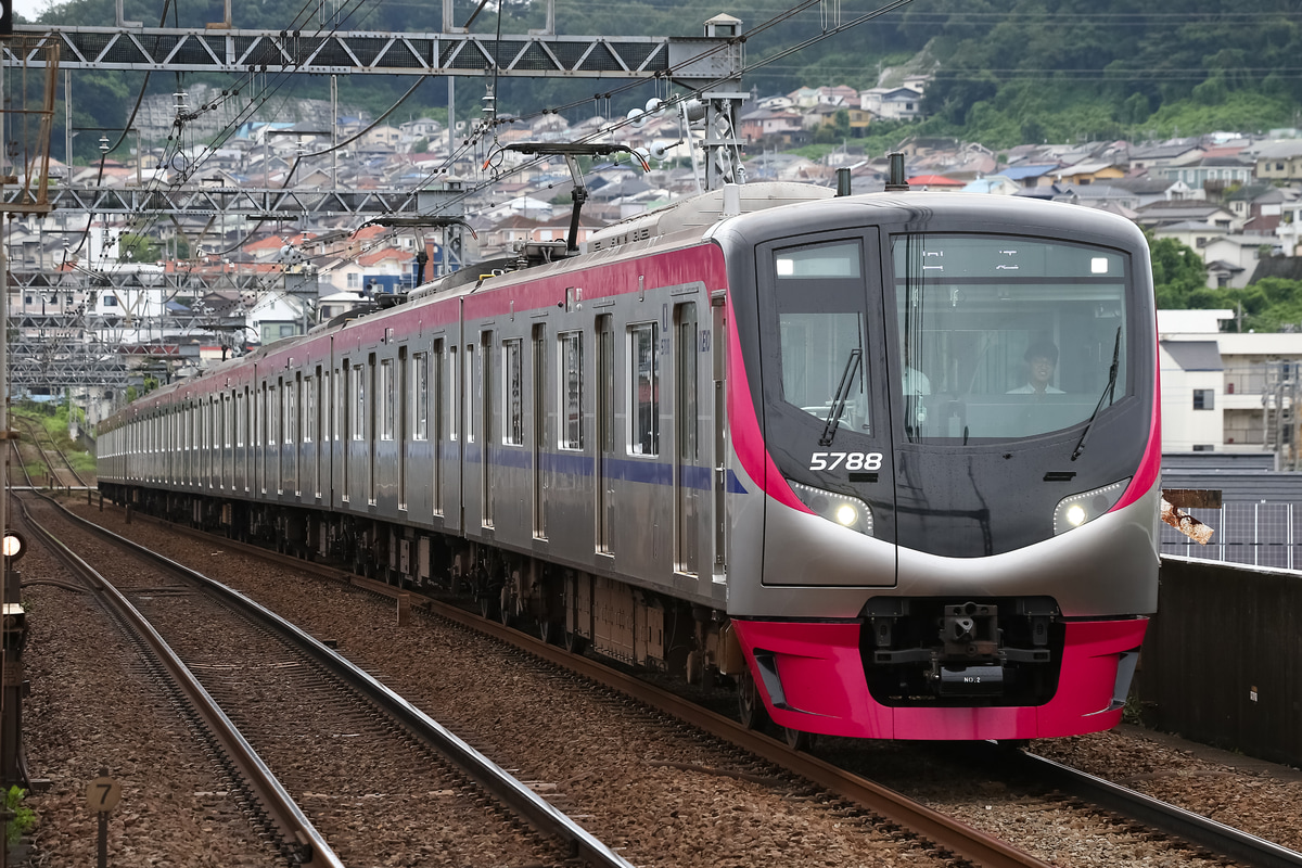 京王電鉄 若葉台検車区 5000系 5738f
