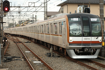 東京メトロ10000系10116Fを西所沢駅で撮影した画像