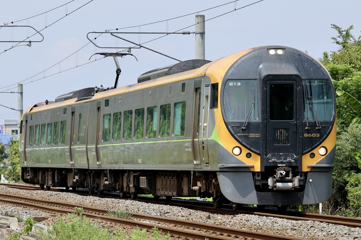 JR四国 松山運転所 8600系 E13編成