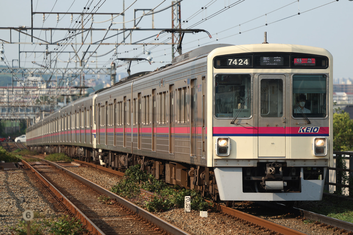 京王電鉄  7000系 7424F