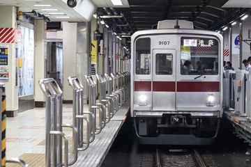 東武鉄道 9000系 池袋駅付近