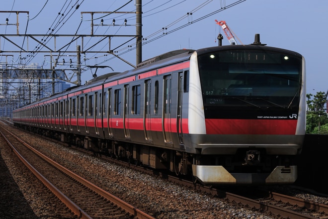 by曳