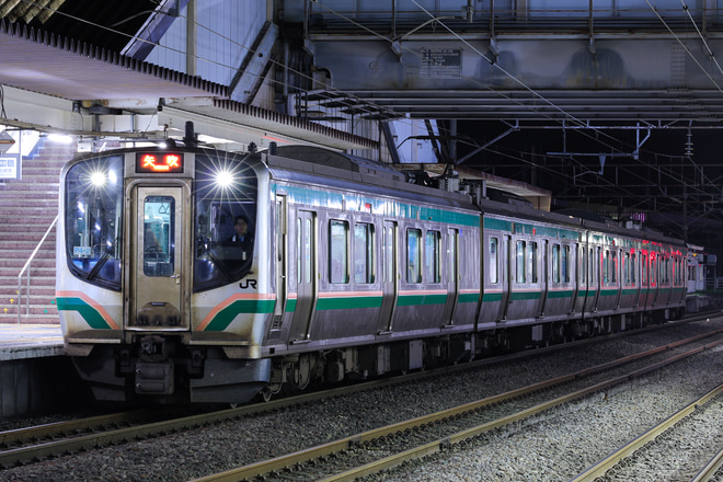 by曳