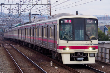 京王電鉄8000系8712Fを分倍河原駅で撮影した画像