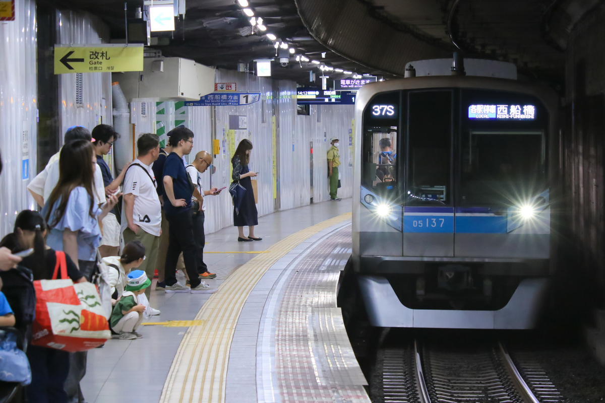 東京メトロ 深川検車区 05系 05-137F