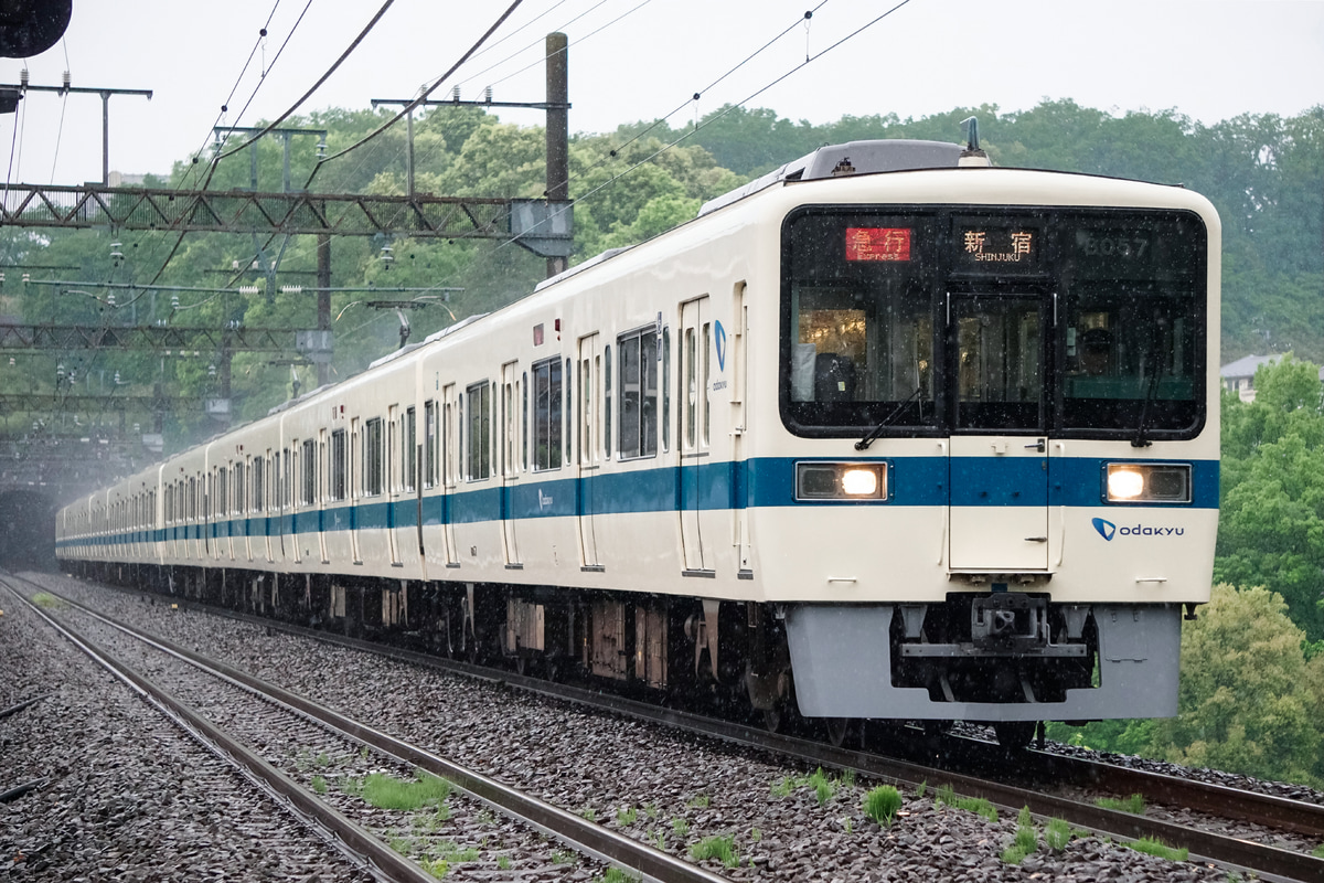 小田急電鉄  8000形 8057F