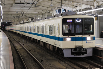 小田急電鉄 8000形 新百合ヶ丘駅付近