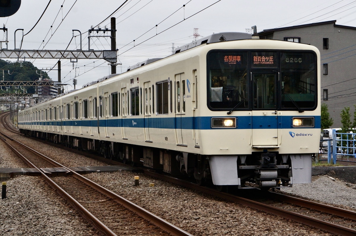 小田急電鉄  8000系 8266f