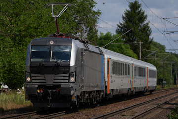 LEO Express Series 193 撮影者:Nanohana