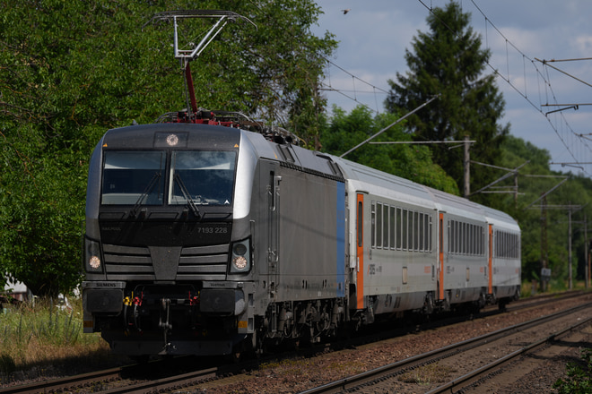 LEO Express
