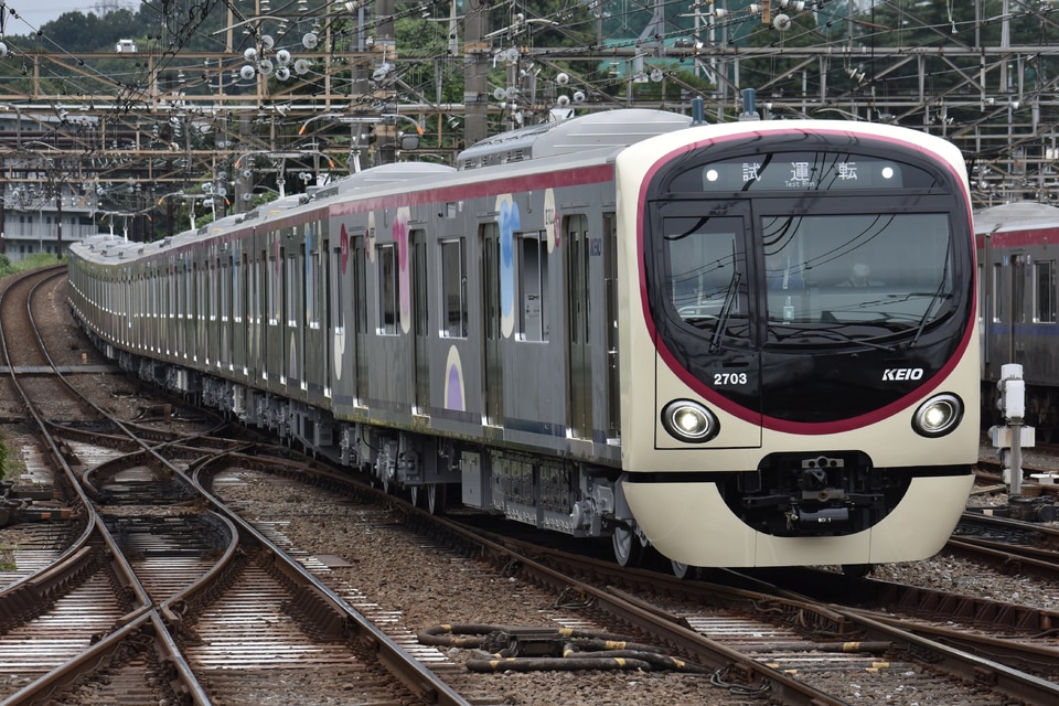 京王2000系2703F<br class="br-sp" />(2703編成)の写真